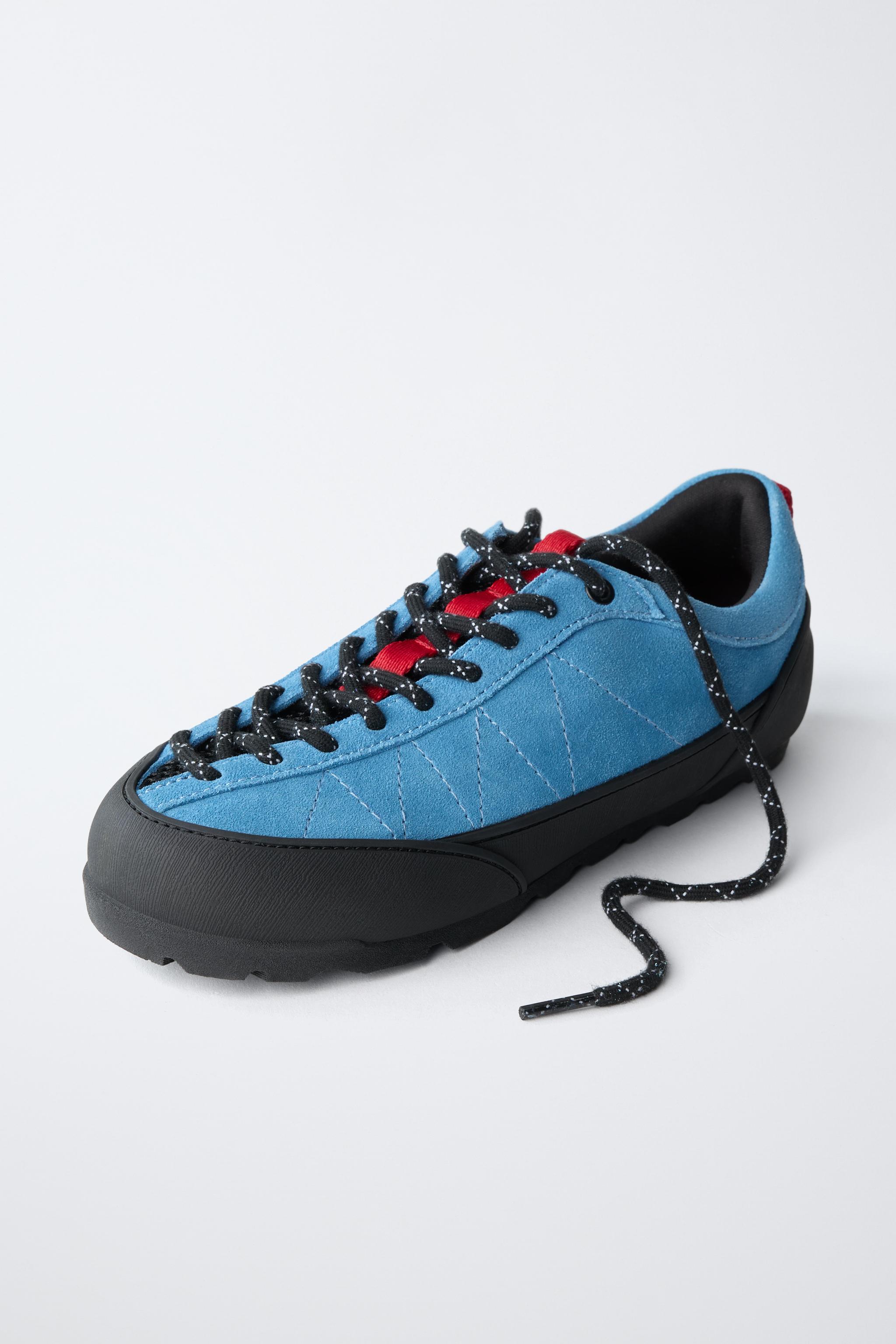 CONTRAST SNEAKERS